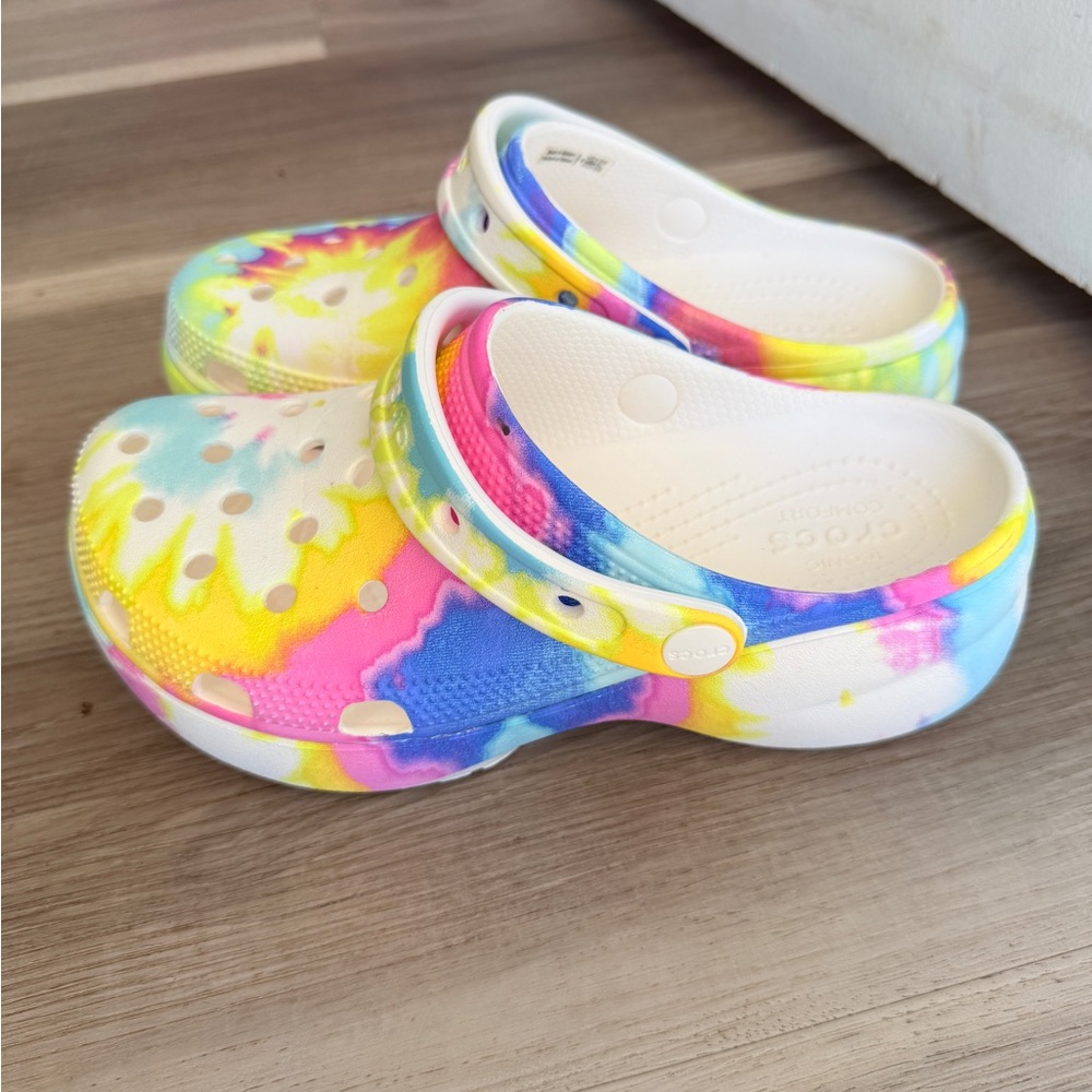 CROCS Tie-Dye Clogs - Yellow Blue Pink